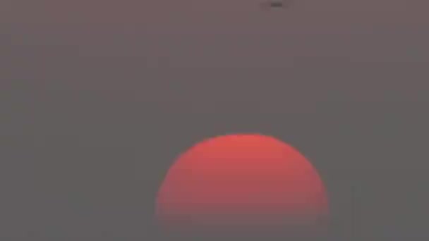 Gün Batımında Güzel Kırmızı Güneş — Stok video