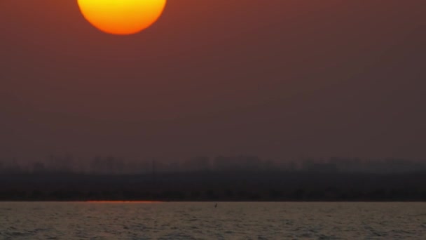 Deniz Göl Üzerinde Güzel Gün Batımı — Stok video