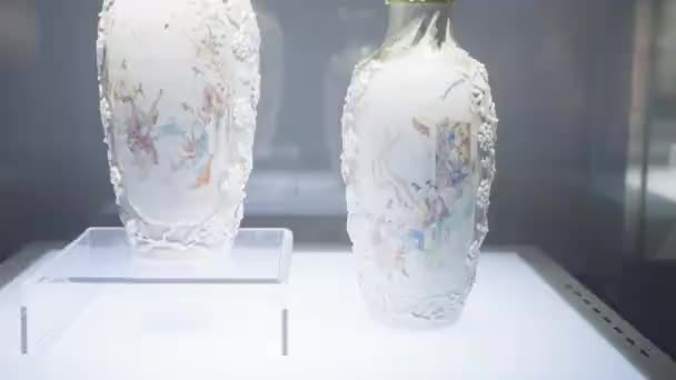 历史博物馆里漂亮的中国古代花瓶 — 图库视频影像