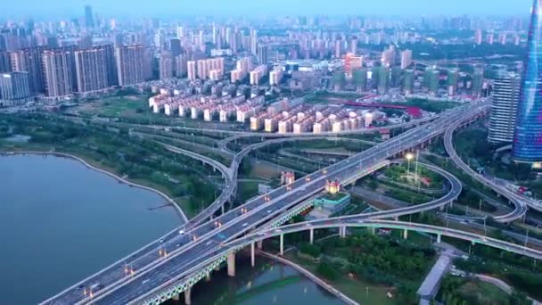 Zaman Atlamasında Modern Şehrin Havadan Görünüşü — Stok video