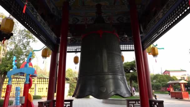 Колокол Традиционном Храме Китае — стоковое видео