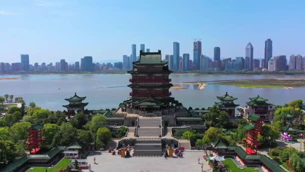 Азиатский Храмовый Комплекс Берегу Реки Городе — стоковое видео