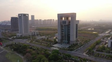 Modern şehrin havadan görünüşü