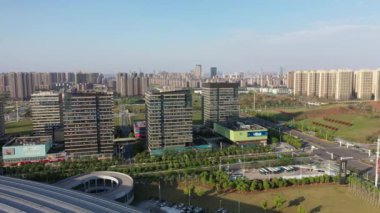 Modern şehrin havadan görünüşü