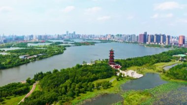 Modern şehrin havadan görünüşü