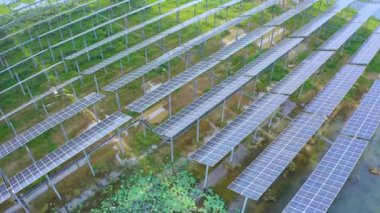 Güneş enerjisi Santrali havadan görünümü  