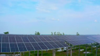 Güneş enerjisi Santrali havadan görünümü  