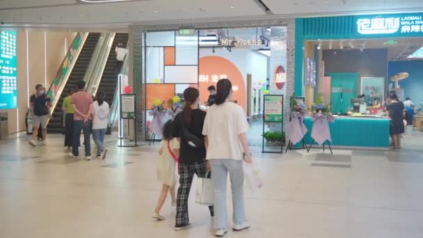 Gente Moderno Centro Comercial — Vídeos de Stock