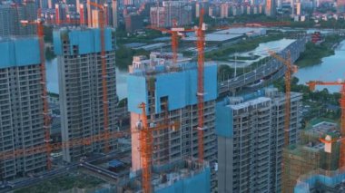 Şehirdeki inşaat alanının havadan görüntüsü