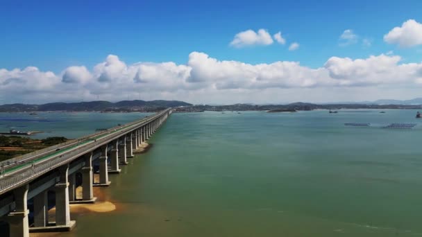 Vista Aérea Hermoso Paisaje Con Puente Largo — Vídeos de Stock