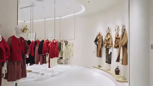 Интерьер Магазина Современной Одежды — стоковое видео