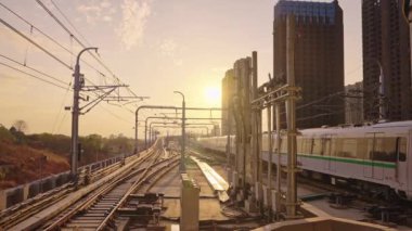 Günbatımında modern metro