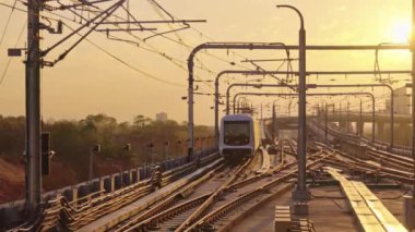 Günbatımında modern metro