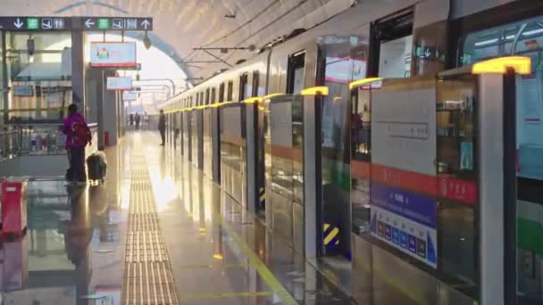 Moderna Estación Metro Atardecer — Vídeos de Stock