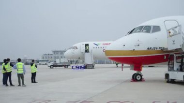 Modern havaalanında uçaklar