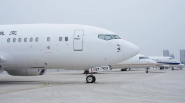 Modern havaalanında uçaklar