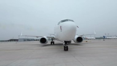 Modern havaalanında uçaklar