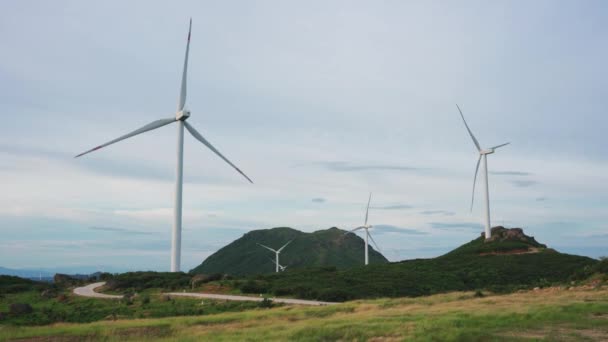 Windenergie Bergen — Stockvideo