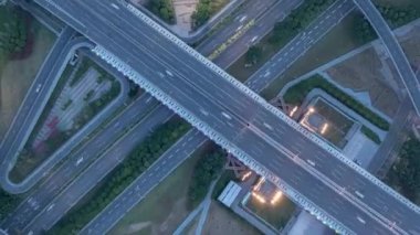 Şehir yolun havadan görünümü