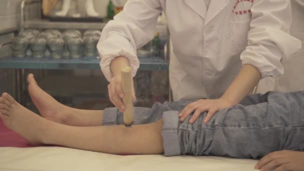 アジアの中国の伝統的な中国医学のマックスバスティブ療法 — ストック動画