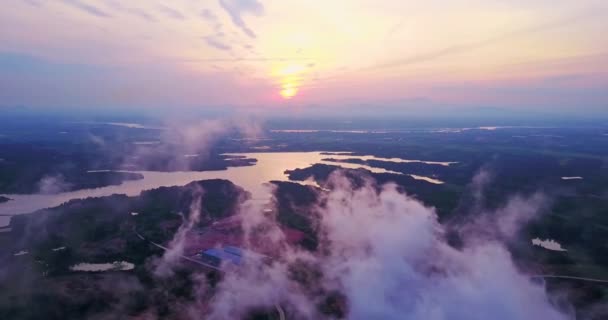 中国の河川と山の上の日の出の空中ビュー — ストック動画
