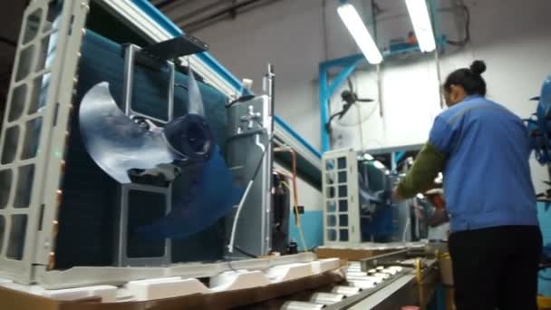 Geschäftige Szene Der Fabrik Und Bei Den Arbeitern China — Stockvideo