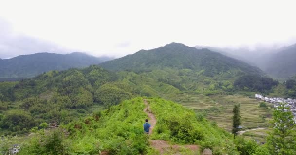 Aerial View Male Backpacker Standing Green Mountains — Stock Video