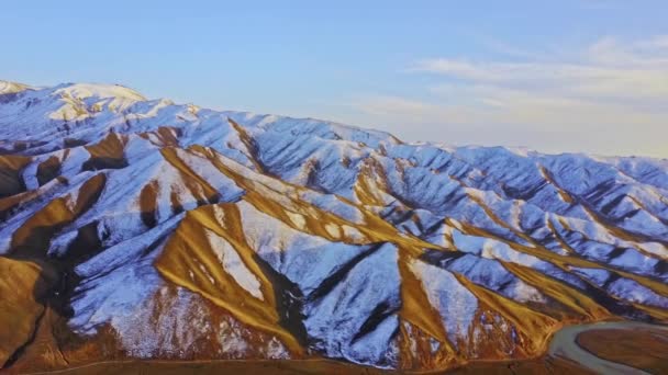 Letecký Pohled Krásné Zasněžené Hory Sin Ťiang Čína — Stock video