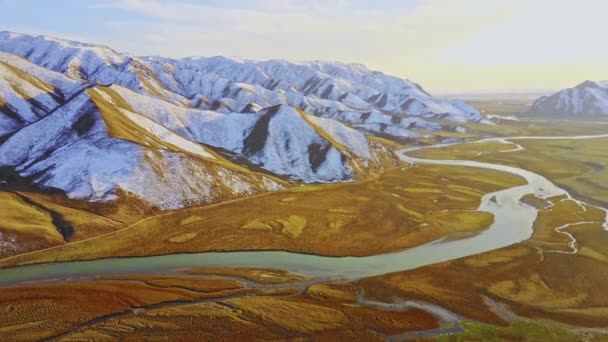 Letecký Pohled Krásné Zasněžené Hory Sin Ťiang Čína — Stock video