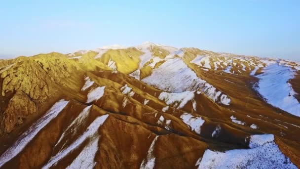 Vue Aérienne Belles Montagnes Enneigées Dans Xinjiang Chine — Video