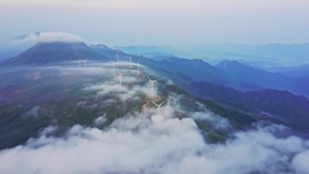 Gün Batımında Dağlarda Yel Değirmenleri Hava Manzarası — Stok video