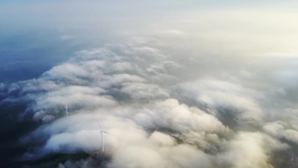 Bovenaanzicht Van Windturbines Bewolkte Dag — Stockvideo