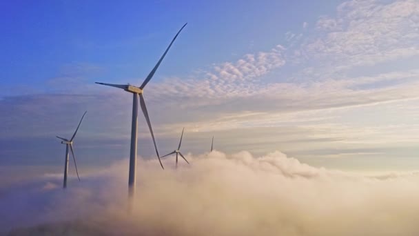 Turbinas Eólicas Dia Nublado — Vídeo de Stock