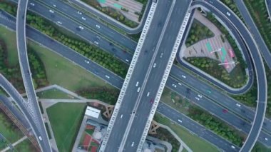 Çin 'deki Bayi Köprüsü, arka planda seyahat yeri