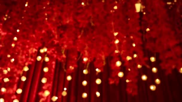 Chińskie Wnętrze Restauracji Ozdobione Latarniami Kwiaty Czerwonych Kolorach — Wideo stockowe