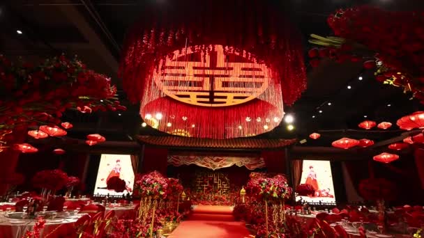 Interior Restaurante Chinês Decorado Com Lanternas Flores Cores Vermelhas — Vídeo de Stock