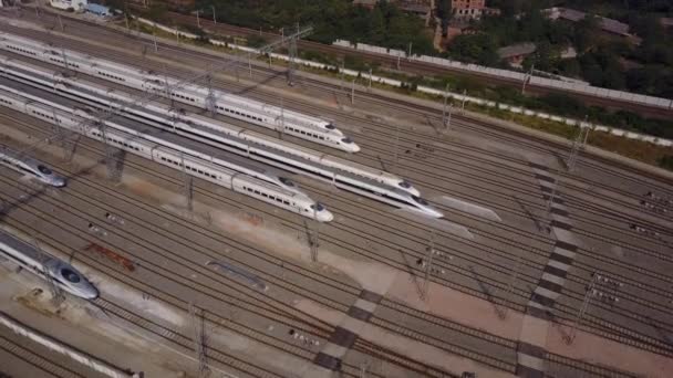 Кадры Высокоскоростных Железных Дорог Группой Поездов — стоковое видео