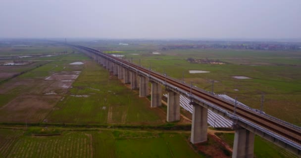 Çin Yüksek Hızlı Tren Yolu Ulaşım Kırsal Manzara — Stok video