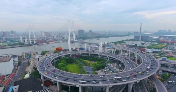 上海南浦スパイラルブリッジの空中ビュー — ストック動画