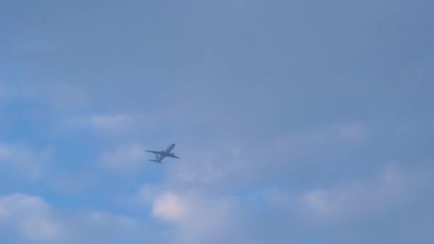 Airplane Flying Cloudy Sky — Stock Video