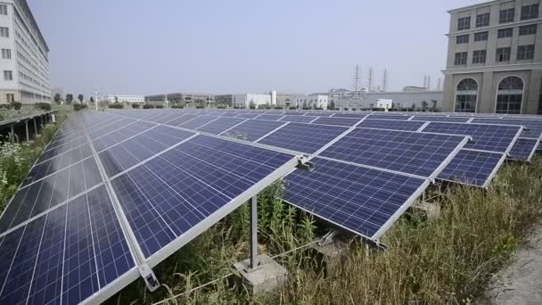 Solární Panely Moderním Městě — Stock video