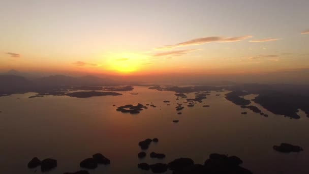 日没時の中国の島の空中眺望 — ストック動画