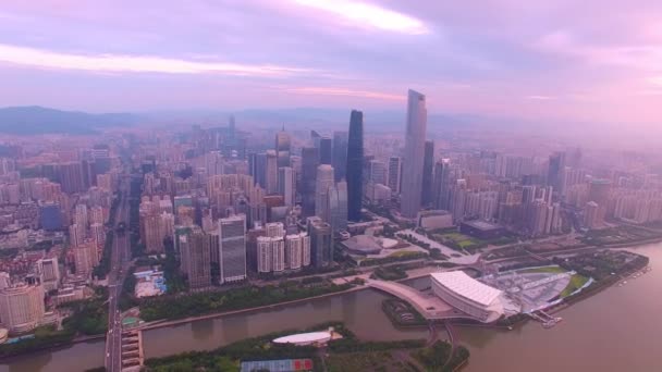 亚洲现代城市建筑的空中景观 白天有公路交通 — 图库视频影像
