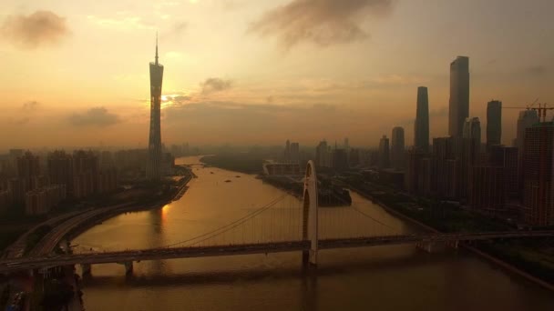 日没時の広州市の空中ドローンビュー — ストック動画