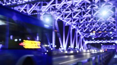 Guangzhou Köprüsü gece trafiği 