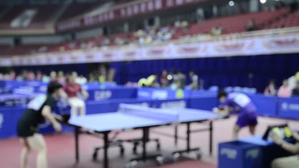 Visión Borrosa Los Hombres Jugando Ping Pong — Vídeos de Stock