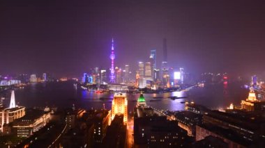 Geceleri modern şehrin havadan görünüşü, Çin, Asya 