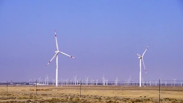 Turbiny Wiatrowe Polu Alternatywne Źródła Energii — Wideo stockowe