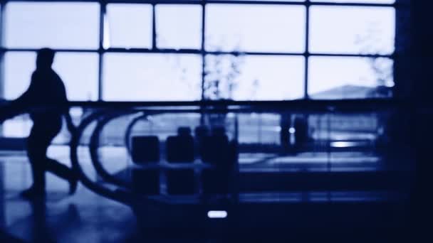 Vista Borrosa Multitud Movimiento Moderno Edificio Del Aeropuerto Concepto Viaje — Vídeos de Stock