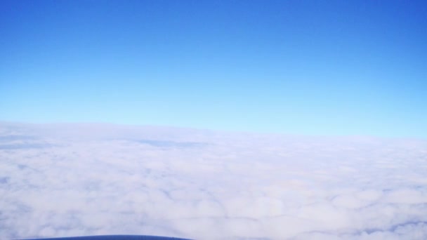 Hvide Skyer Blå Himmel Udsigt Fra Flyvinduet – Stock-video